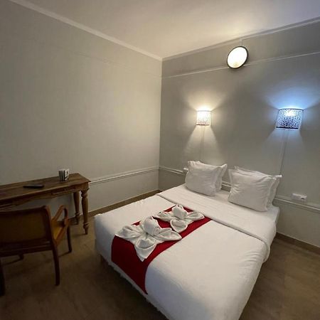 Hotel Central Сен Дени Екстериор снимка