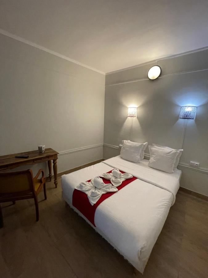 Hotel Central Сен Дени Екстериор снимка