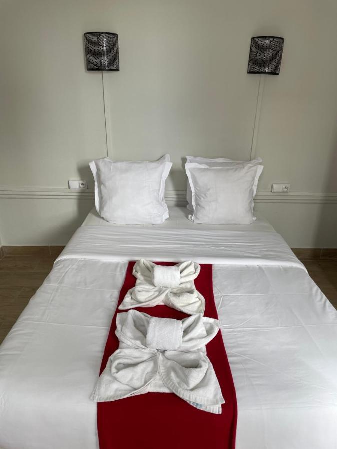 Hotel Central Сен Дени Екстериор снимка