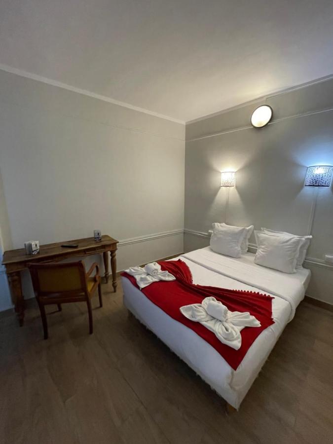 Hotel Central Сен Дени Екстериор снимка