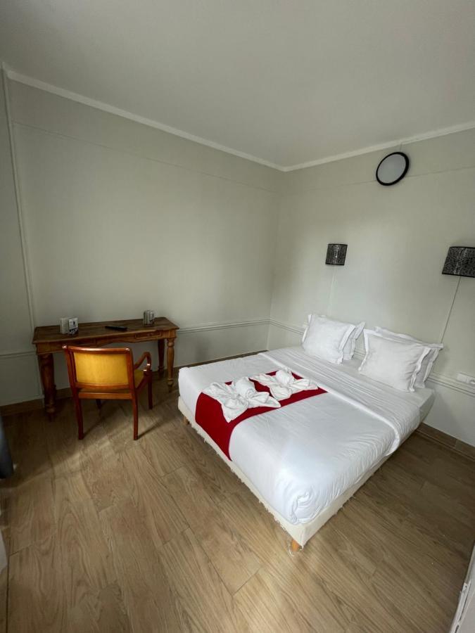 Hotel Central Сен Дени Екстериор снимка